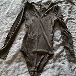 Everlane Lone Sleeve VNeck Bodysuit